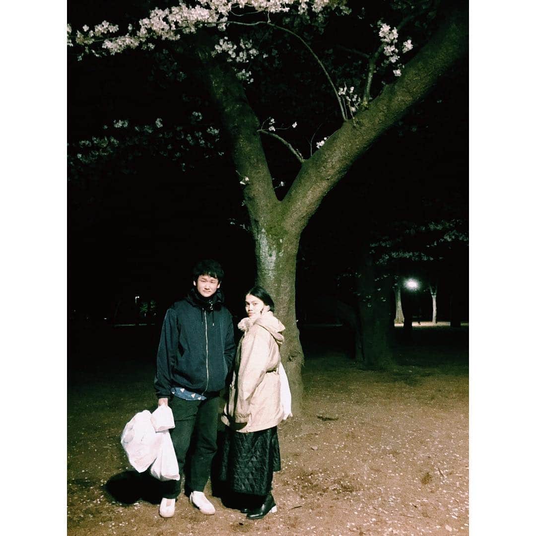 七咲友梨さんのインスタグラム写真 - (七咲友梨Instagram)「夜桜🌸🍶🍷 . @haaaaaoh . #夜桜 #sakura」4月1日 10時00分 - nanasaki_yuri