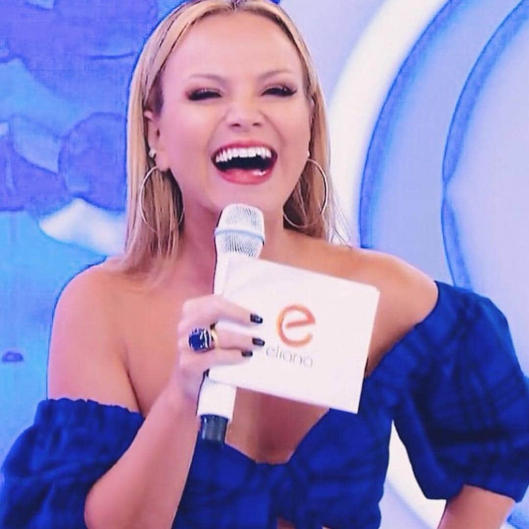 Eliana Michaelichin Bezerraのインスタグラム：「Eu amoooo e me divirto muito com o quadro “Famosos da Internet”. Fico feliz em saber que vcs tbm curtem.  Obrigada pelo carinho e audiência. Beijo na família e uma semana abençoada 🙏🏻 Fotos: @gabrielcardosofoto」