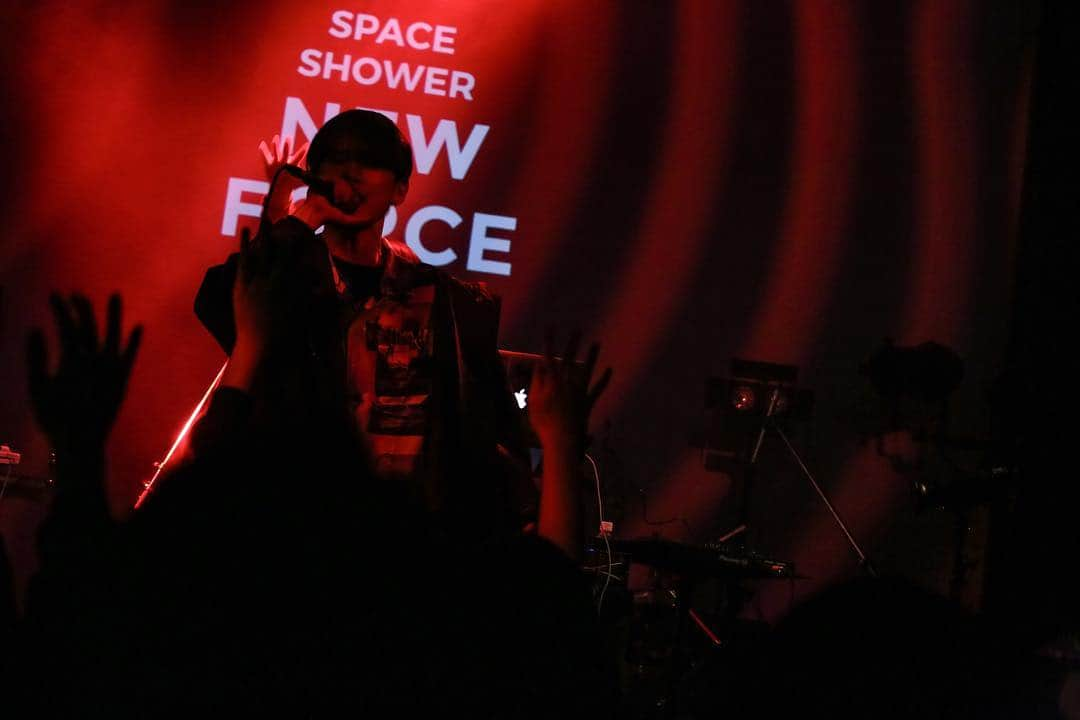 SPACE SHOWER TVさんのインスタグラム写真 - (SPACE SHOWER TVInstagram)「【LIVE REPORT🎸】﻿さなり﻿ SPACE SHOWER NEW FORCE 2016→2019﻿ ＠ Shibuya WWW﻿ ﻿ トップバッターは、小学校低学年でYouTube、ヒップホップに出会った若干16歳のラップアーティスト・さなり。今年の「NEW FORCE 2019」にただ一人先行して選出された新星だ。DJエディと共にステージに入場するや否や、会場には黄色い歓声が響く。SKY-HIプロデュース「悪戯」で、緩急あるスリリングなフロウを叩き込む。「悪かったのでこここからは優しく」という予告から、「Dream」「Pasque」という淡くポップなラップを展開。ラストは「君の知らないところに行きたい」といった真っ直ぐでドリーミーなラブソング「Prince」を届けた。﻿ ﻿ - setlist -﻿ M1.いつも通り﻿ M2.悪戯﻿ M3.キングダム﻿ M4.Dream﻿ M5.Pasque﻿ M6.Prince﻿ ﻿ (Photo by @sai_cho_823 ／Text by渡辺彰浩)﻿ ﻿ 『SPACE SHOWER NEW FORCE』とは✍🏻﻿ ▶︎スペースシャワーTVが今後応援していきたいフレッシュなアーティストと、若い音楽ファンをつなげる特別な年間企画！﻿ ﻿ #さなり #スペシャ #SSTV_NEWFORCE﻿」4月1日 15時36分 - spaceshower