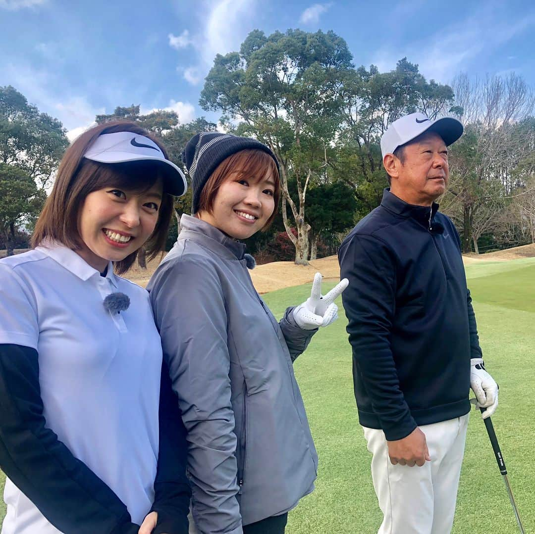 菊池良子さんのインスタグラム写真 - (菊池良子Instagram)「新年度🌸#cs放送 #golfnetwork で放送 #らくごる もよろしくお願いします☺︎ 明日2日午後10時〜初回放送📺  #アプローチ について教えて頂きました #スコアアップ には欠かせません🏌️‍♂️‍♀️ #一緒に楽しみましょう  この森末さんの真顔、面白い😂2枚目はTake2です✨  #ゴルフ #ゴルフ女子 #ゴルフ好き #ゴルフ大好き #女子プロゴルファー #葭葉ルミ さん #体操金メダリスト #森末慎二 さん #パサージュ琴海 #長崎 #長崎ゴルフ #名門ゴルフコース #ナイキゴルフ  #golf #golfgirl #golstagram  #テレビ番組 #ゴルフ番組 #ロケ #収録 #アナウンサー #フリーアナウンサー」4月1日 15時45分 - kikuryo627happy