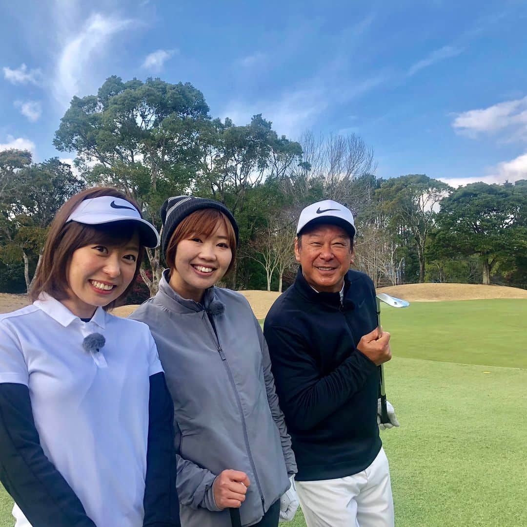 菊池良子さんのインスタグラム写真 - (菊池良子Instagram)「新年度🌸#cs放送 #golfnetwork で放送 #らくごる もよろしくお願いします☺︎ 明日2日午後10時〜初回放送📺  #アプローチ について教えて頂きました #スコアアップ には欠かせません🏌️‍♂️‍♀️ #一緒に楽しみましょう  この森末さんの真顔、面白い😂2枚目はTake2です✨  #ゴルフ #ゴルフ女子 #ゴルフ好き #ゴルフ大好き #女子プロゴルファー #葭葉ルミ さん #体操金メダリスト #森末慎二 さん #パサージュ琴海 #長崎 #長崎ゴルフ #名門ゴルフコース #ナイキゴルフ  #golf #golfgirl #golstagram  #テレビ番組 #ゴルフ番組 #ロケ #収録 #アナウンサー #フリーアナウンサー」4月1日 15時45分 - kikuryo627happy