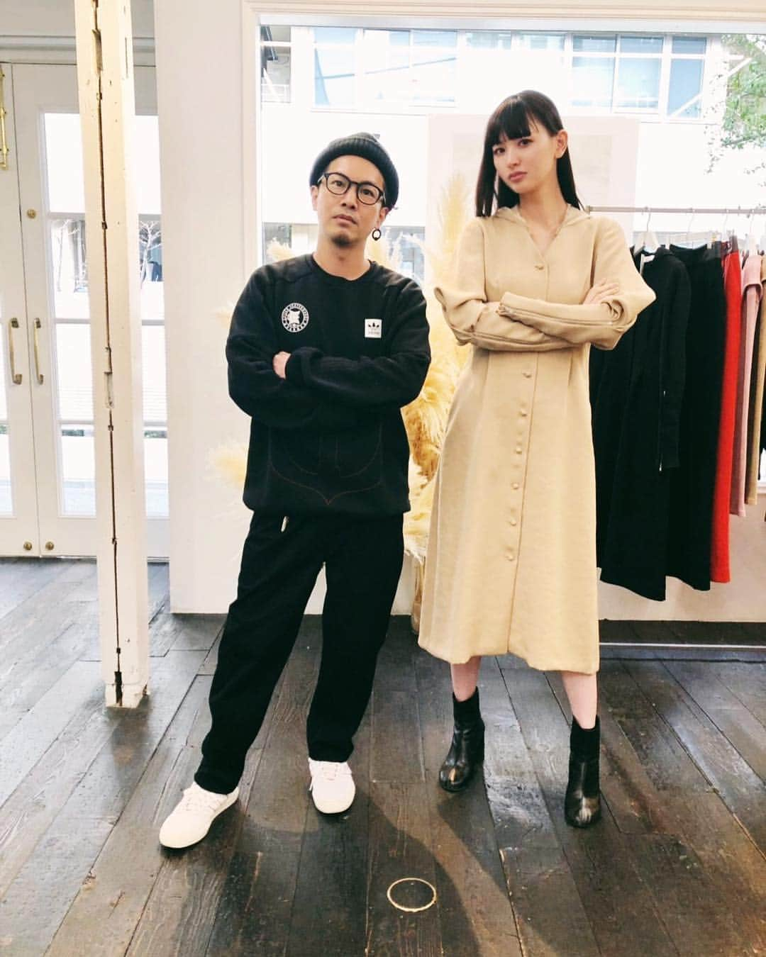 鈴木えみさんのインスタグラム写真 - (鈴木えみInstagram)「昨日まで、Lautashiの5シーズン目となる2019fwコレクションの展示会でした！ 写真撮れなかった方たち沢山いますが、来てくれた関係者のみなさん、友人のみなさん、ありがとうございました💓色々とヘルプしてくれたみなさん、ありがとう〜🥺❤️ 秋冬も早く詳しくお見せしたいですが、その前に、春夏コレクションの販売がスタートしております‼️ SSを提げてみんなに会いに行ける企画がいくつか進行中なので、ぜひ @lautashi をチェックしていてくださいね💕 #Lautashi」4月1日 10時22分 - emisuzuki_official