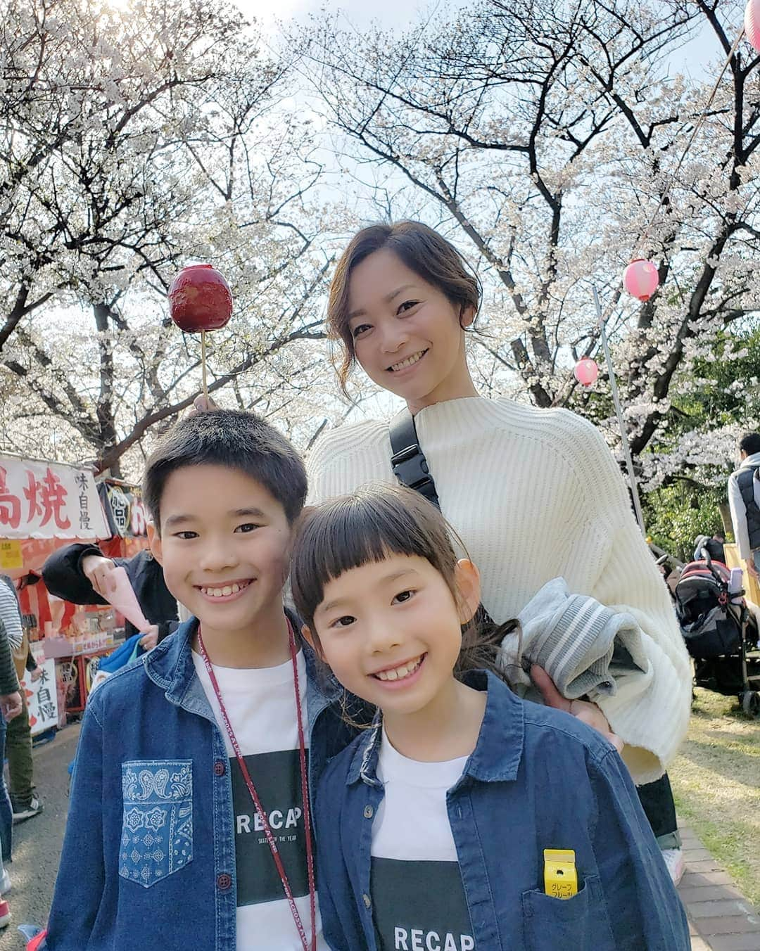 佐藤純さんのインスタグラム写真 - (佐藤純Instagram)「昨日はママ友と毎年恒例のお花見🌸🍺🌸 楽しすぎるママ友達😆  最高の仲間です。  お花見で困るのが…トイレ渋滞🚻。。。 でも、自転車があるから別の公園までダッシュ🚲。 いい運動(笑)  もぉすぐ、新元号の発表ですね。  何になるんだろう。  楽しみ✨  #お花見 #桜 #ママ友 #親子 #兄妹 #ママ#ママモデル#モデル #mama #mamamodel #model」4月1日 10時18分 - junsatoidea