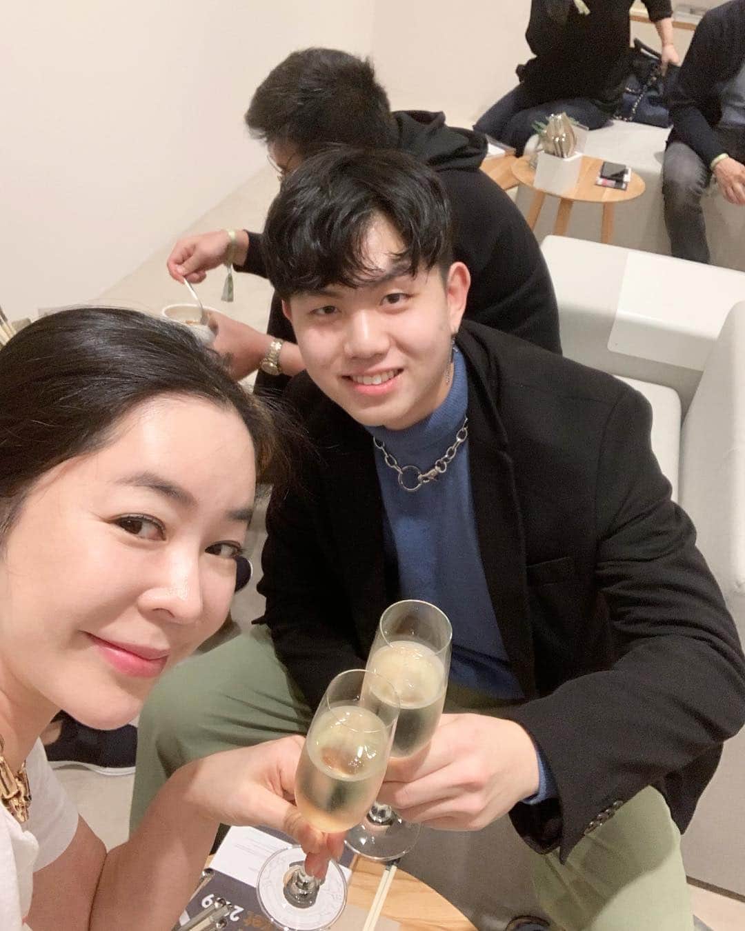 リー・ウネ・ヨンさんのインスタグラム写真 - (リー・ウネ・ヨンInstagram)「#이혜영 #artbaselhongkong #서현이친구도만나고 😁」4月1日 10時30分 - leehaeyoung1730