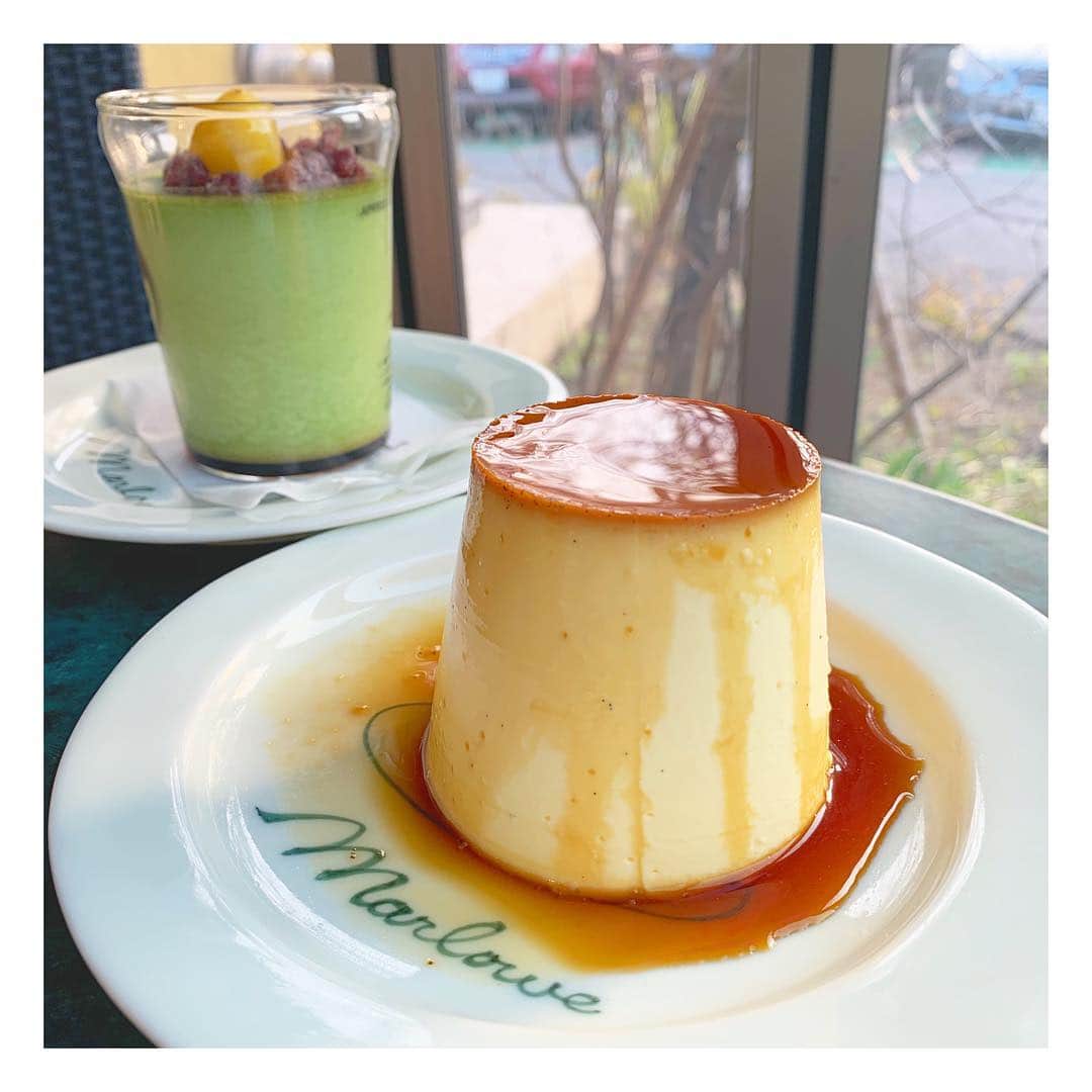 筒井萌子のインスタグラム：「* 逗子に行った時に寄ったプリン専門店MARLOWE🍮 めちゃくちゃ濃厚で美味しかった◡̈⃝ ✮ 季節限定の桜🌸や抹茶他にも沢山種類があって 選ぶのにすごく迷いました（´-`）.｡oO 近くに行かれた際には皆さまも是非♪♪ ・ ・ #筒井萌子 #女優 #actress #モデル #model  #shooting #instagood #instalike #converse #撮影 #followme #instalike #ブリヂストンゴルフ #tommyjeans #dhoric #snidel #lee #ゴルフ #ゴルフ女子 #ゴルフコーデ #골프 #좋아요반사 #좋아요그램 #좋아요환영 #데일리그램 #패션 #오오티디 #카페 #카페 #ジャパンゴルフフェア #MARLOWE プリン専門店」