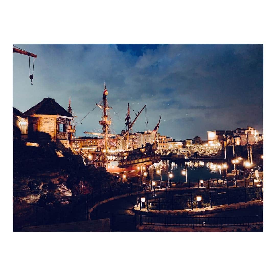 水崎綾女さんのインスタグラム写真 - (水崎綾女Instagram)「beautiful scenery!!!! #tdl #tds #tokyodisneyland #tokoydisneysea #Disny #disneysea #scenery #Night #nightview」4月1日 10時26分 - misakiayame