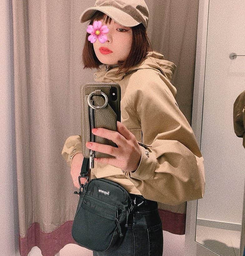 sayocoのインスタグラム：「VERY SHORT ⛰ HOODIE🔥🔥 @mixxdavid_official ・ ・ 展示会でひとめぼれしたやつ やっと着れた🥰❤️ ・ ・ ・ #mixxdavid#mountainparka#supreme#ajew#マウンテンパーカー#キャップ女子#春コーデ」