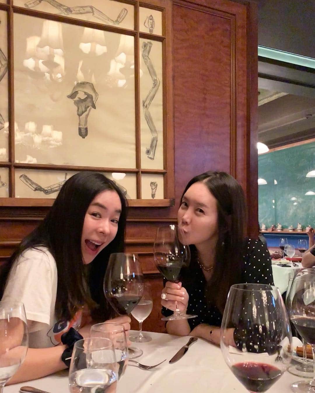 リー・ウネ・ヨンさんのインスタグラム写真 - (リー・ウネ・ヨンInstagram)「#이혜영 #hongkong 🥂 “정은이도 만나 취하고~^^”」4月1日 10時44分 - leehaeyoung1730
