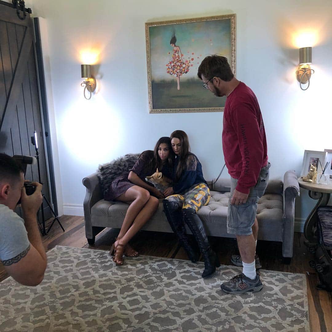 Rylaiさんのインスタグラム写真 - (RylaiInstagram)「BTS from our Photoshoot today!! These photos are going to be AH-mazing.  What a privilege to have the Ambassadors in a photoshoot with @houseoftaru -  Featuring @iampaytonsimone and @saint_danger  Photographer: @nate_cleary (the real photos are forthcoming- so stay tuned!!!) #Jabcecc Ambassadors #Mikhail, #Viktor and #maksa . @larkandkey Yes- we absolutely love Duy’s work- we have his prints all over the house! . #russiandomesticatedfoxes #foxesofinstagram #photography #photo #photooftheday #model #foxymodel #modelwithanimals #photoswithfoxes #foxes #foxesofig #photos #bts #wolf #wolvesofig #wolvesofinstagram #foxylady #redfox #nonprofit #supportlocal #socal #sandiego #foxencounters #sponsorafox #saveafox」4月1日 10時53分 - jabcecc