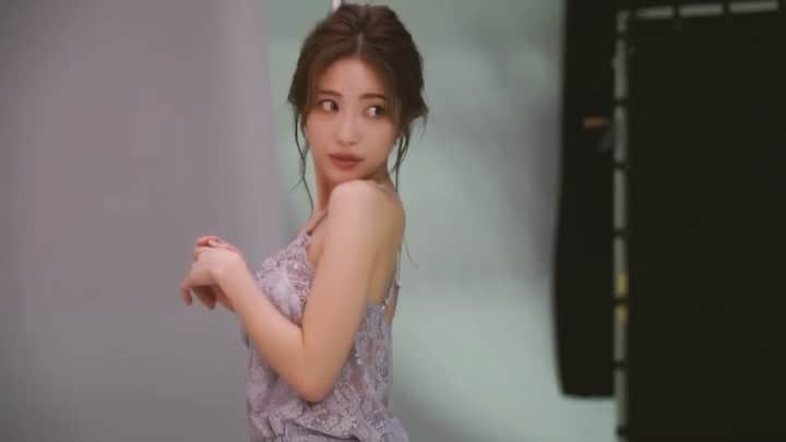 のインスタグラム：「@ravijour_official さんとの撮影の時のメイキング動画をアップしますね🐈 撮影楽しかったなぁ🥰  そして、ほんとにこの部屋着可愛い。。。🥺💕 #ravijour #コラボ #roomwear #ルームウェア #部屋着」