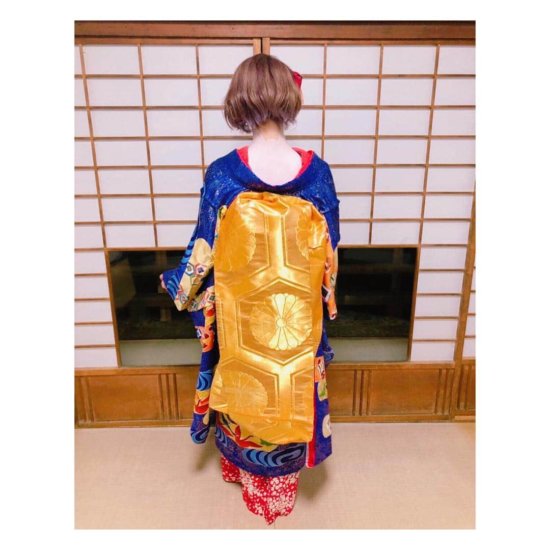 廣瀬茜さんのインスタグラム写真 - (廣瀬茜Instagram)「今年の紅月は、紫色のお着物どす♪ . 鮮やかで素敵なお着物を着せてもろて、髪も可愛らしく結ってもろて嬉しおす♡ . お着物でもドラムは激しく叩きますえ🥁🔥 . #bandmaiko #紅月 #着物 #舞妓 #京都」4月1日 10時50分 - akane_bandmaid
