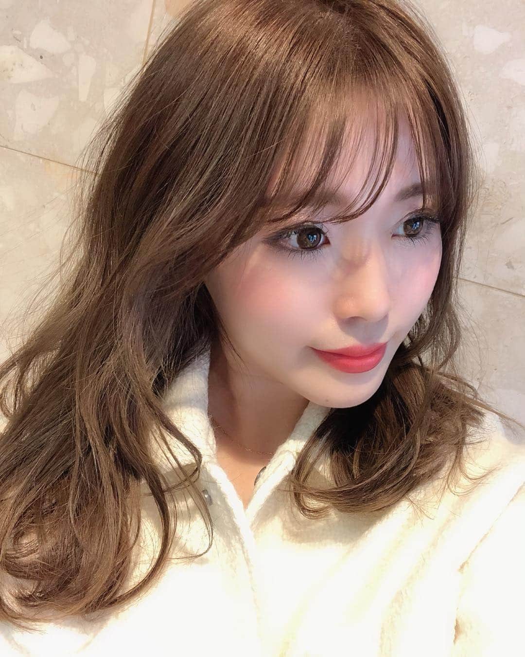 藤川沙弥のインスタグラム：「先日、毎回楽しみな﻿ ミネコラトリートメントへ♡﻿ 煌水×ミネコラ最強🥺👍🏻﻿ 春カラーでいつもより﻿ 少し明るめなベージュに🌸﻿ ミネコラのお陰で﻿ 髪が艶々になって嬉しい🥰﻿ ﻿ 煌水×ミネコラトリートメントが﻿ できるサロンは﻿ 📍@diptymoila さんだけ🤭﻿ ﻿ ﻿ ﻿ ﻿ ﻿ #トリートメント#ツヤ髪#復元ドライヤー﻿ #diptymoila#ディプティモイラ﻿﻿ #美容室#大阪#心斎橋#南船場#カラー﻿﻿ #ノンダメージサロン#キラスイ#ミネコラ#美髪﻿﻿ #美髪サロン#煌水#エレクトロン﻿﻿ #ヘアビューザー3dplus#ミネコラトリートメント﻿﻿ ﻿#셀카#셀피#셀스타그램﻿」