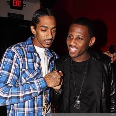 ファボラスのインスタグラム：「Met you almost 10 years ago @nipseyhussle... So much determination in your eyes & forward thinking in your language. Truthfully hadn’t met anyone from your walk of life & at your age who was talking that Level Up the way you were. So even from a distance i watched the moves you made & was proud of your accomplishments bcuz i knew they came from a place of hard work & what you envisioned to do. With that & the way you carried yourself came respect from everyone, cuz i don’t know anyone whose ever spoke bad on you. So to hear you were killed today at a establishment you worked so hard for, not only for yourself but for your community is wack af. This is bad for the Hip Hop culture but also for us as a people. Not only kill our own, but kill one who was tryna help our own. My condolences to your family, your kids, & @laurenlondon. #RIPNIP 💙 P.S. You came thru dolo to fuck wit me in NY 1 night at the studio & we just chopped it up & played some music.. & i always thought you was solid for that, but i regretted we didn’t record anything that night. I never brought it up to you bcuz i thought we had more time. 🙏🏾🕊」