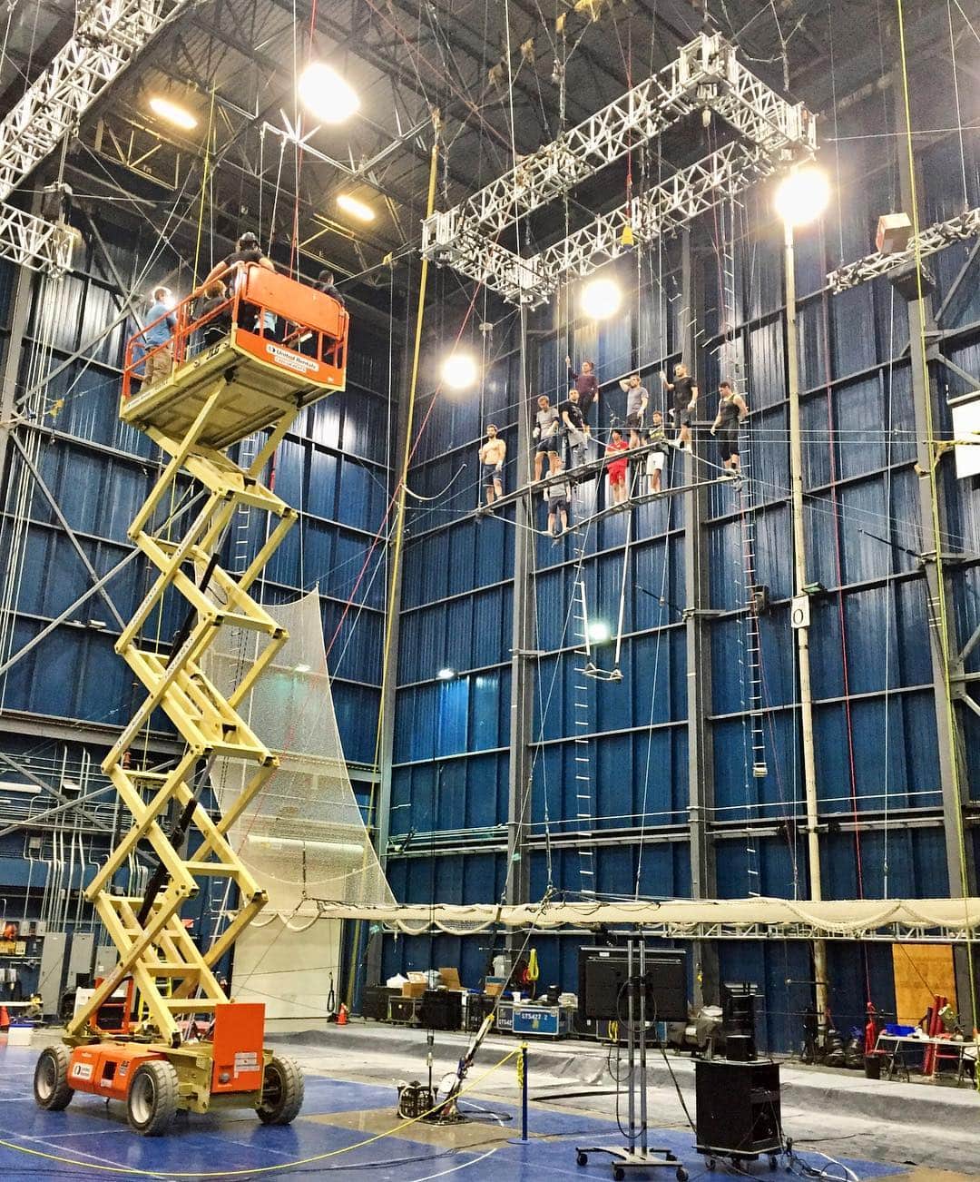 マリッサ・キングのインスタグラム：「Two weeks until we open heck YASSSSS!!!!!!!!!! Creation has been such an incredible ride and it’s been a crazy busy last 4 months. I can’t wait to share more pics with you all soon 😘 . #Alegria」