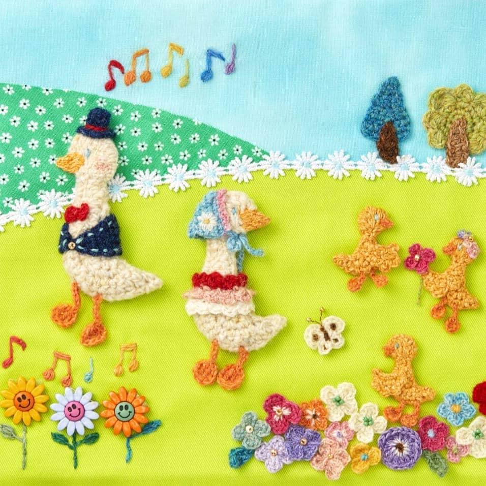 マーノクレアール (手芸のオカダヤグループ)さんのインスタグラム写真 - (マーノクレアール (手芸のオカダヤグループ)Instagram)「春♪♪大人もこどもも心おどる季節。okadayaカレンダー4月の作品中では、あひるの親子もお花も虫も、嬉しそうです。お花や明るい色、ふんわり軽やかな素材を身にまとって、おでかけしたくなりますね♪ . こちらの作品、2019年okadayaカレンダーは、編みぐるみ作家の#あはは工房 岸本麻里さん(@ahahakoubou)に制作していただきました。 . . ※カレンダーの配布は終了しています 。※岸本麻里さんのオリジナルレシピです。レシピの配布は行っておりません。 . #オカダヤカレンダー #春がやってきました♪ #あひる #アヒル #アヒルの親子 #あひるの親子 #花 #あみぐるみ #編みぐるみ #あはは工房 #かぎ針 #かぎ針編み #編み物好きな人とつながりたい #編み物好きさんとつながりたい #手作りのある暮らし #編み物のある暮らし #毛糸 #手芸 #手作り #crochet #crocheting #amigurumi #duck #ducks #マーノクレアール #ホビースクランブル #オカダヤ #manocreare #HOBBYSCRAMBLE #okadaya」4月1日 11時02分 - manocreare