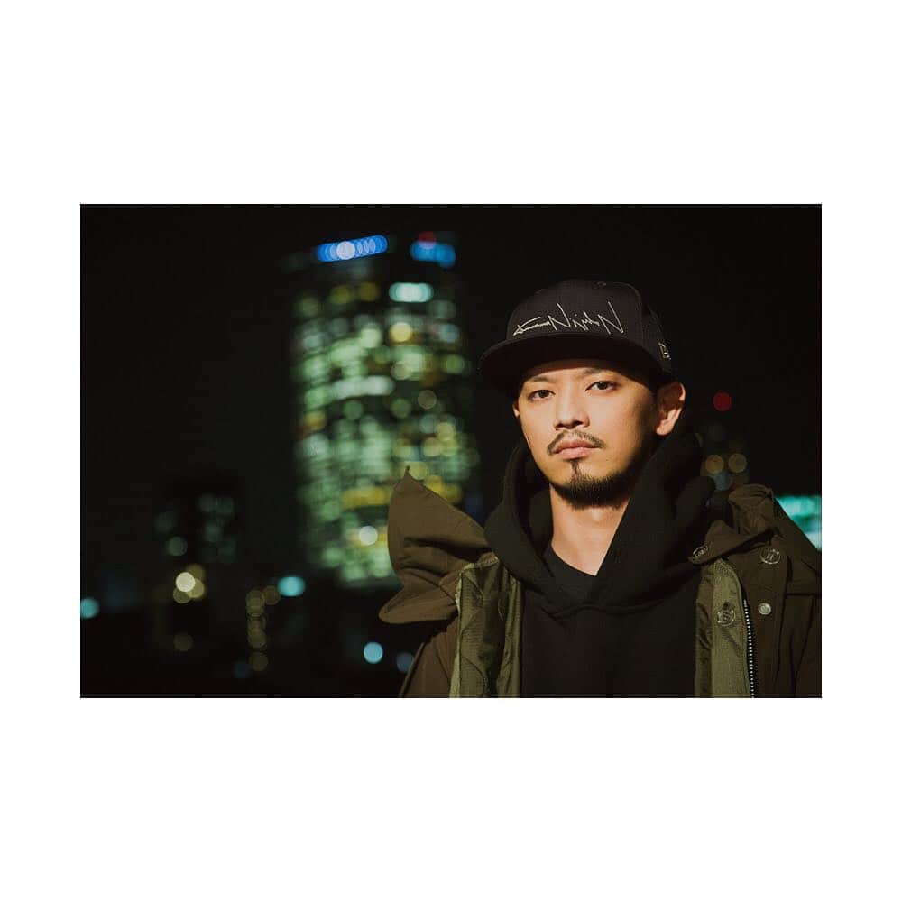 のインスタグラム：「雑誌『Ollie』とのコラボレーション企画。ニューエラジャパンの公式YouTube・INSTAGRAM TVにて、インタビュー動画も公開中です。  DJ / Producer Yamato Fitted Size：7 1/2 「[59FIFTY®]はDJ用と、制作・タウンユース用でサイズを分けてます。DJのときはジャストサイズを、制作・タウンユースのときはその1個上のサイズを愛用しています」 #NewEra #ニューエラ #NewEraJapan #59FIFTY #olliemagazine #olliemag #ollie」