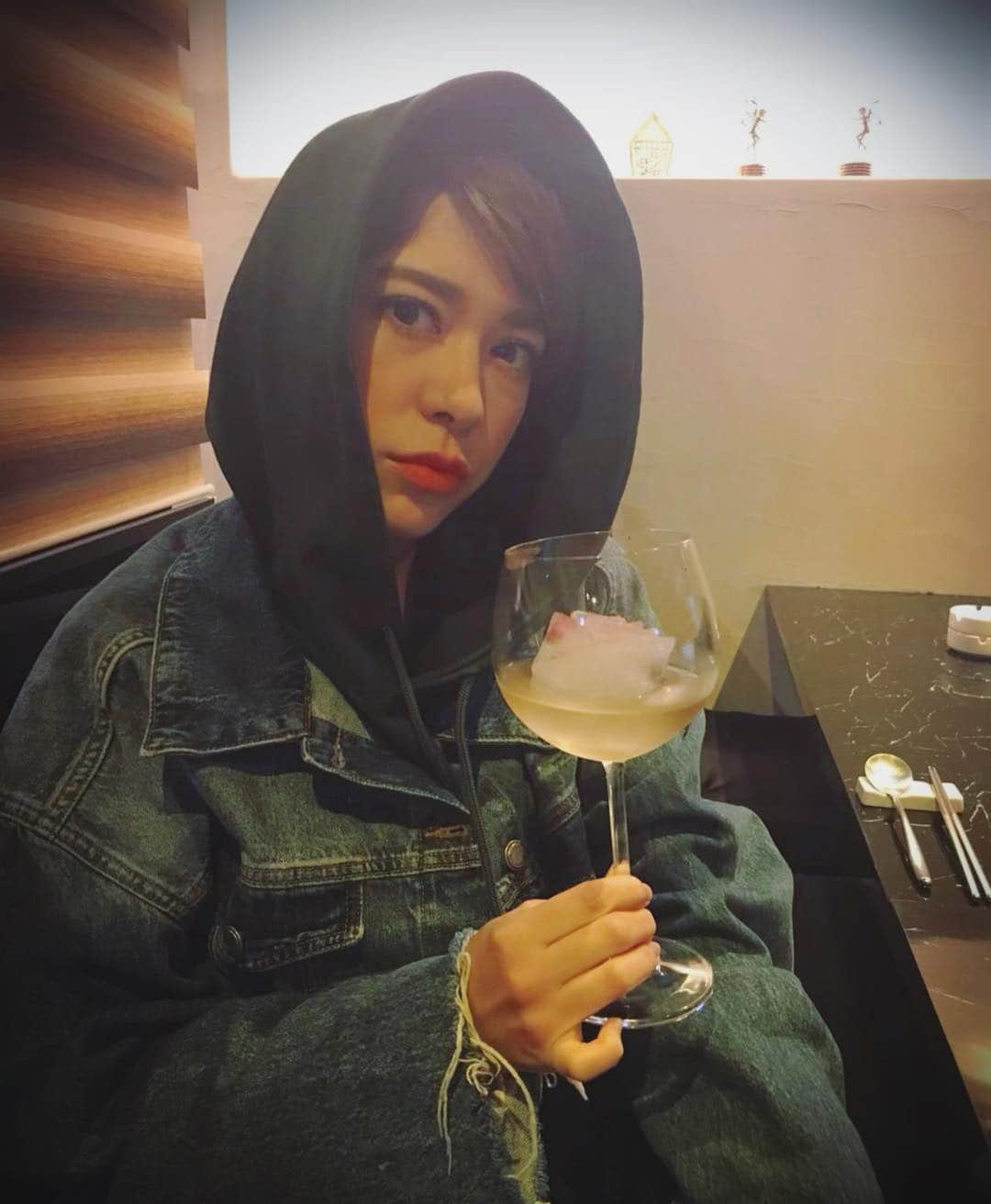 のインスタグラム：「オシャレでチャーミングでドキッとする💓ハッピーで誰も傷つけないけどヒヤッとする😳そんな素敵な嘘ひとつも浮かばないけれど、#ハッピーエイプリルフール ❤️ #エイプリルフール #0401 #平成最後  #gucci #hermes @gucci @hermes @hermes.addict @thehermesworld @gucci_community #エルメス #グッチ #スカーフ #カジュアル #green #コーデ #ブランド #スカーフ #リボン #メイク #ハーフ #japanesemodel #asianmodel #asiangirls #ootd #fila @filausa」