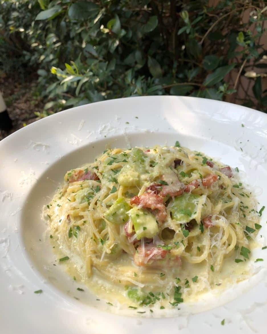 のインスタグラム：「今週のWeekly Pasta (4月1日〜4月7日) ラ・ボエムより週替わりパスタの情報お届け。  今週のWeekly Pastaはイベリコベーコンとそら豆のクリームソースです。  イタリアで定番の組み合わせ！ じっくりとベーコンを炒めうま味を引き出しクリームソースに。そら豆はペーストと豆と2つの食感が楽しめるパスタです。 // #cafelaboheme #laboheme #weeklypasta #italianjapanesefusion #カジュアルイタリアン #ラボエム #ウィークリーパスタ #tokyo #japan」