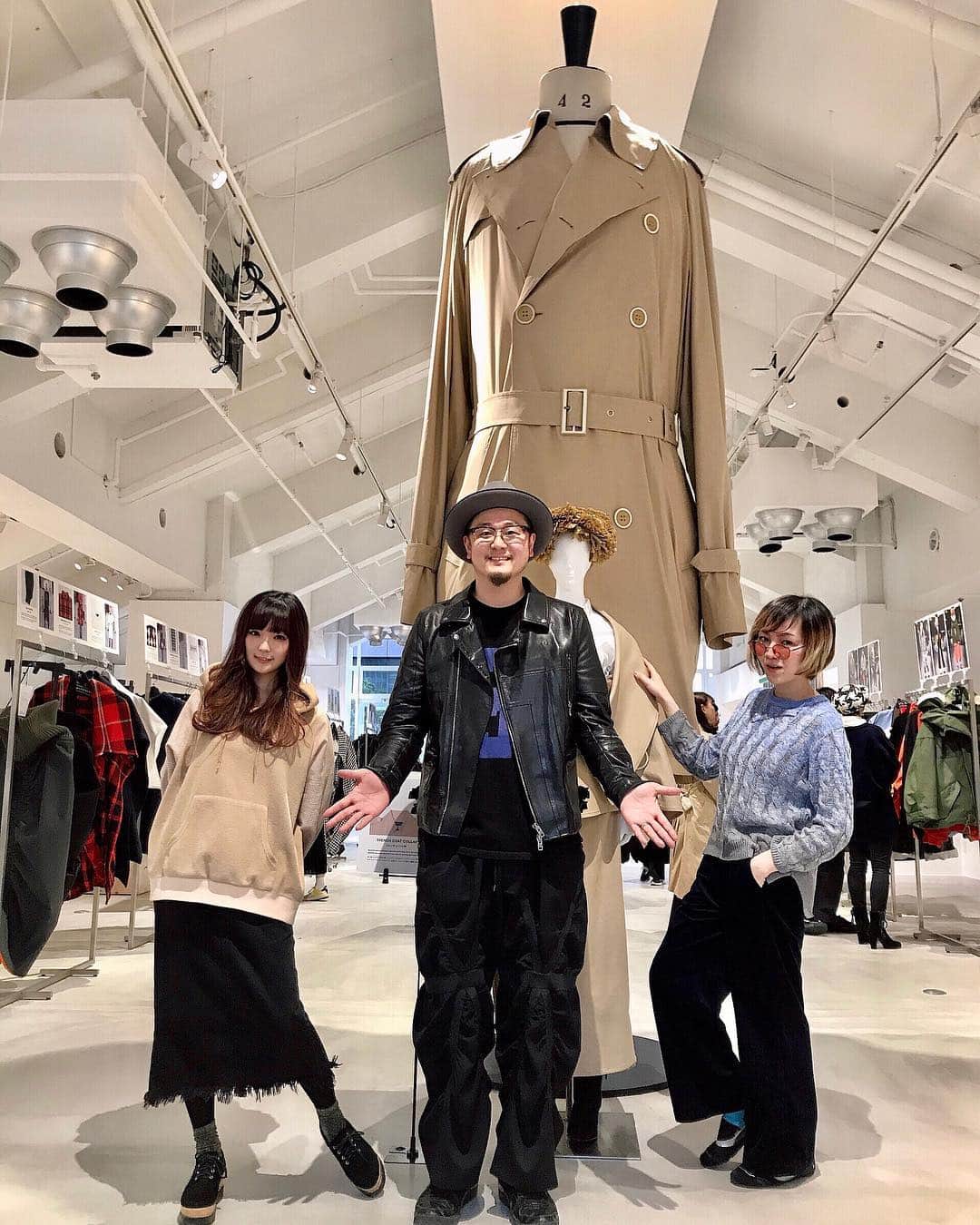 Yun chiさんのインスタグラム写真 - (Yun chiInstagram)「ユキさんと #anrealage 展示会へ . . . GooFさんいつもありがとうございます.*♡。 . . 森永さんにもお会いできて嬉しかった☺︎♪ . . #fashion#19aw#anrealage#exhibition」4月1日 11時16分 - _yun_chi_