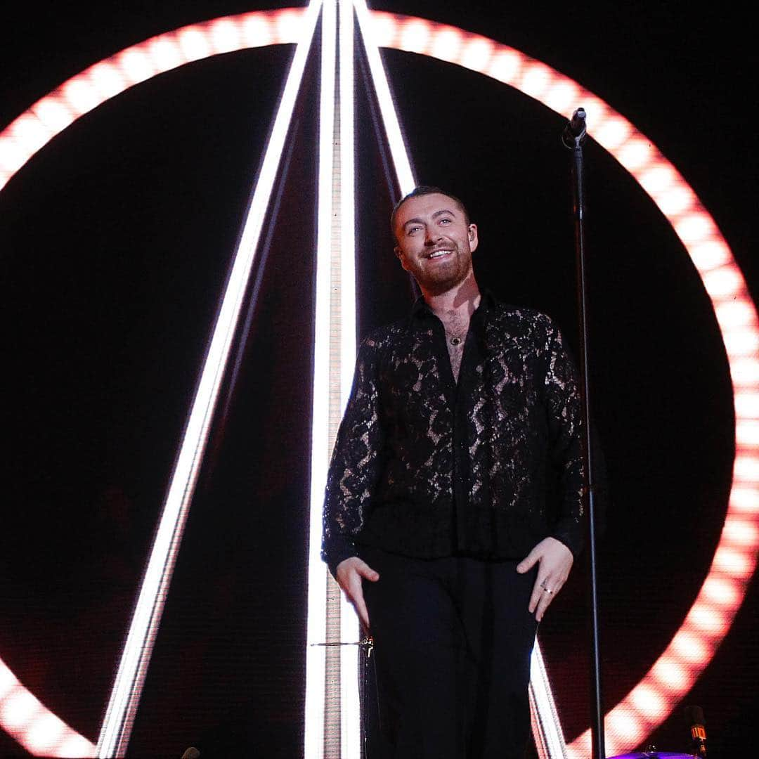 Just Jaredさんのインスタグラム写真 - (Just JaredInstagram)「@samsmith and @troyesivan go sheer for their performances at Lollapalooza Chile! #SamSmith #TroyeSivan #Lollapalooza #LollapaloozaChile Photos: Getty」4月1日 11時22分 - justjared