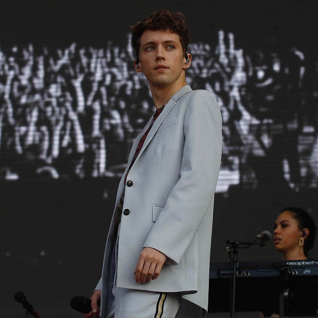 Just Jaredさんのインスタグラム写真 - (Just JaredInstagram)「@samsmith and @troyesivan go sheer for their performances at Lollapalooza Chile! #SamSmith #TroyeSivan #Lollapalooza #LollapaloozaChile Photos: Getty」4月1日 11時22分 - justjared