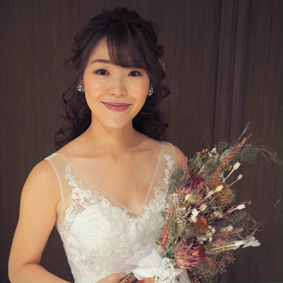 Tomoyo Kitamuraさんのインスタグラム写真 - (Tomoyo KitamuraInstagram)「昨日はバルコニーレストラン&バーに出張ブライダル♡ お色直しはハーフアップに。  出張ブライダルヘアメイクご予約可能日 4月29日 5月4,6,11日 6月8,16日 7月余裕あり 全国出張も可能です。 メニュー料金表はホームページにございます。 お気軽にお問い合わせくださいませ♡ ブライダル→ @blanche_bride  サロン→ @blanche_ginza  #ヘアアレンジ #ヘアセット #ヘアスタイル  #ブライダル #ブライダルヘア  #ウェディングドレス #ウェディングヘア  #美容師 #結婚式 #花嫁 #プレ花嫁 #結婚式準備 #前撮り  #グラハイ花嫁 #美容師 #アントニオリーヴァ #ヘアメイク #シニヨン #和装ヘア  #和装 #色打掛 #白無垢 #和髪 #sissi  #2019冬婚 #2019春婚 #2019夏婚 #2019秋婚」4月1日 11時31分 - tmy_o3.pugmi