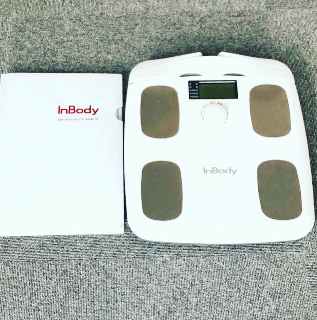 村田透さんのインスタグラム写真 - (村田透Instagram)「インボディさん @inbodyjapan の家庭用体組成計。体重、体脂肪率だけでなく骨格筋量なども測定できます。アプリと連動していて過去に測定した値と見比べることができます。今では毎朝、測定し変化を確認し自分を知ってから一日が始まっています。 #inbodyjapan #インボディ #体組成計 #北海道日本ハムファイターズ #村田透」4月1日 11時32分 - toru_murata520
