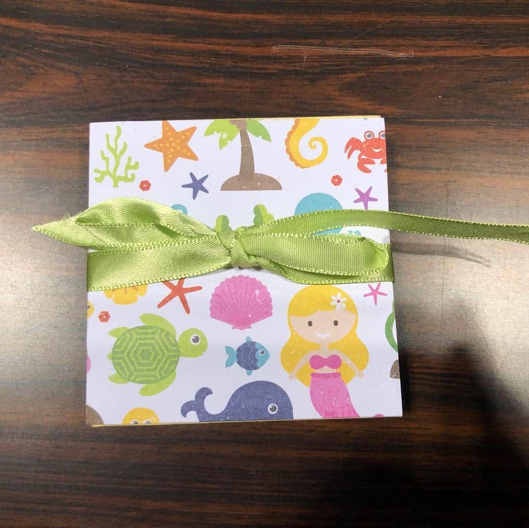 旺季志ずかさんのインスタグラム写真 - (旺季志ずかInstagram)「昨日の吉本坂の握手会で いただいた宝物 ありがとう💓」4月1日 11時26分 - shizuka_ouki