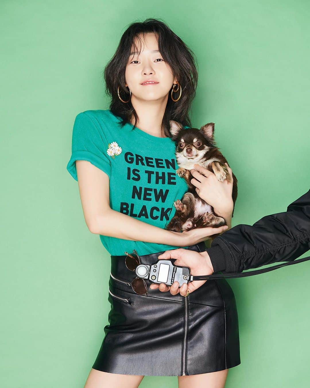 ヒョニ・カンさんのインスタグラム写真 - (ヒョニ・カンInstagram)「💪NEW COVER OUT💪  @ohboymagazine ❣️💋🙏 *green is the new black *」4月1日 11時34分 - hyoni_kang