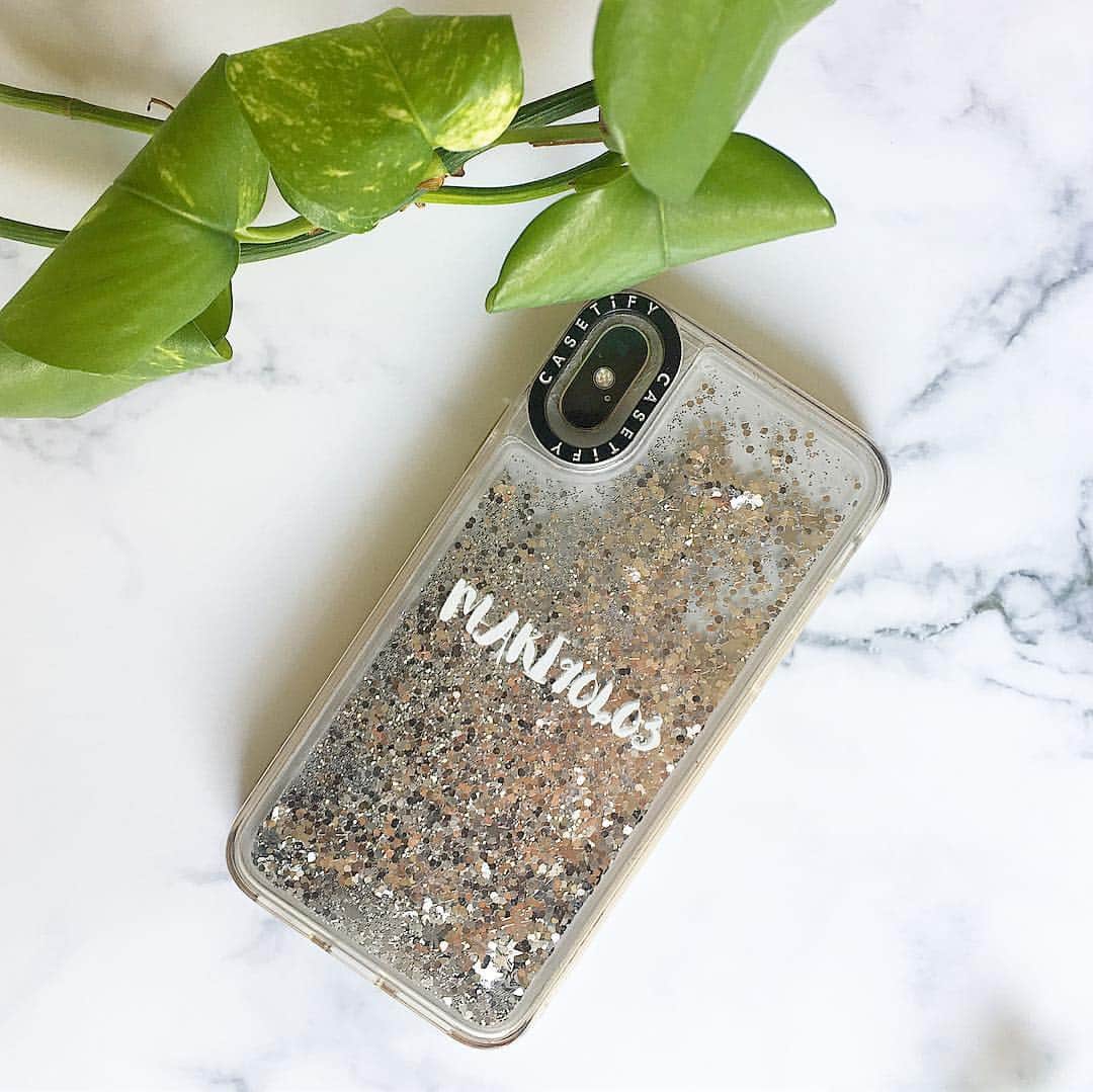 のインスタグラム：「New in❤️ お気に入りのiphone ケースはLA発の #casetify の物。 動かすと中でキラキラとラメが流れるんです!! 選べる文字ですが、私は自分の名前とサンタモニカの家のzipcode を入れてみました❤️ 色も文字もフォントも選べるので、世界に一つだけのケースが完成✨ 色んなバリエーションがあってとても可愛いので @casetify_jp のアカウントを見てみてください😊 久々に携帯ケースで私的に大ヒットで、ようやくケース難民脱出。 * * * @casetify #casetify #MakeYourCase #iphoneケース#pr」