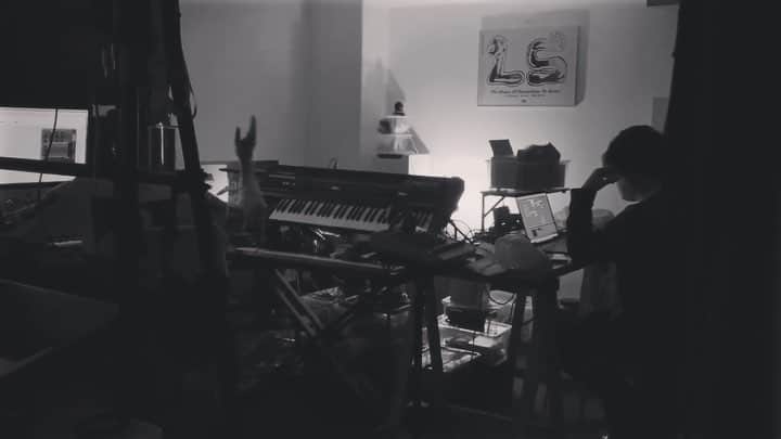 渋谷慶一郎のインスタグラム：「Thank you for Lorenzo Senni, it was  so fun to make music together. ロレンツォとの共作、良いのができた！ちなみにこのムービーのとは違うのだ🕺🏽」