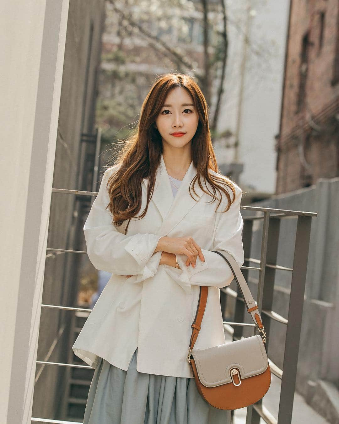 COCO さんのインスタグラム写真 - (COCO Instagram)「Spring look! 👀 Bag: @samanthathavasa.korea . Photo: @jaylim1 Makeup: @iop3729 Hair: @l.chan_a .  #사만사타바사 #samanthathavasa #lookbook #룩북 #봄코디 #봄패션 #오오티디 #ootd #springlook #koreanfashion」4月1日 11時44分 - rilaccoco