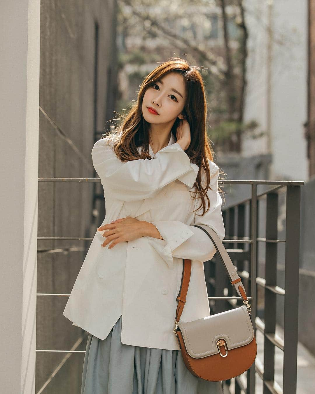 COCO さんのインスタグラム写真 - (COCO Instagram)「Spring look! 👀 Bag: @samanthathavasa.korea . Photo: @jaylim1 Makeup: @iop3729 Hair: @l.chan_a .  #사만사타바사 #samanthathavasa #lookbook #룩북 #봄코디 #봄패션 #오오티디 #ootd #springlook #koreanfashion」4月1日 11時44分 - rilaccoco