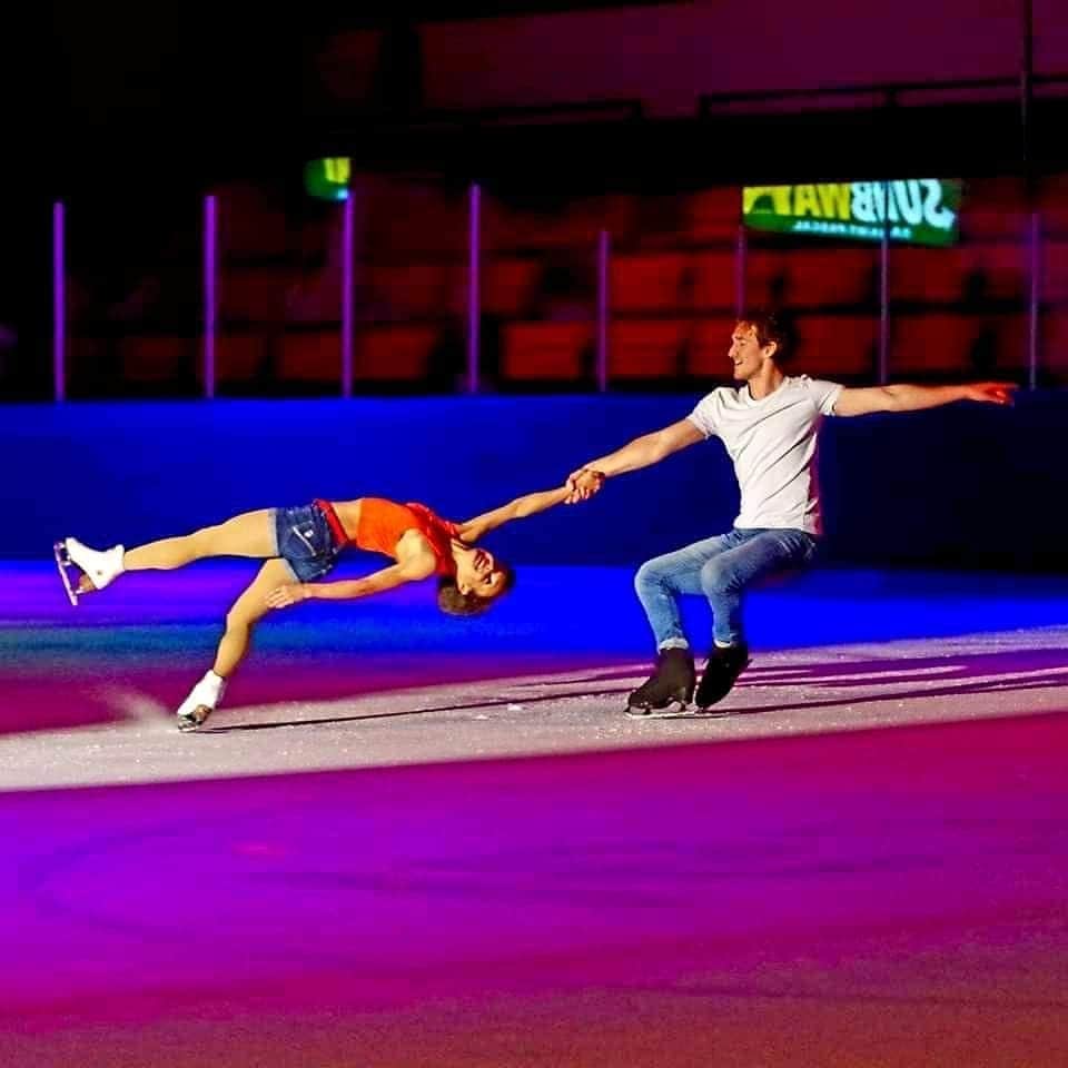 リュボーフィ・イリュシェチキナさんのインスタグラム写真 - (リュボーフィ・イリュシェチキナInstagram)「Our first performance together!!!! So happy to be back!!! Thanks @veroniquedionne for the wonderful pictures!!! #photossportives」4月1日 11時45分 - lubov_ilyushechkina