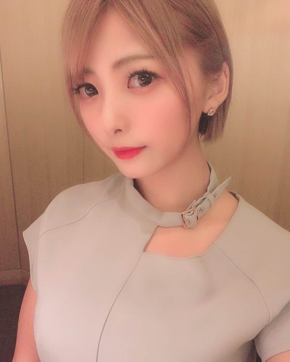 岡田栞奈のインスタグラム：「新元号「令和」✨ 良い響きですね🥰🥰🥰 ・ ・ 残りの平成1ヶ月も 宜しくお願いします☺️🌸 #新元号 #新年号 #令和 #平成最後 #1ヶ月」