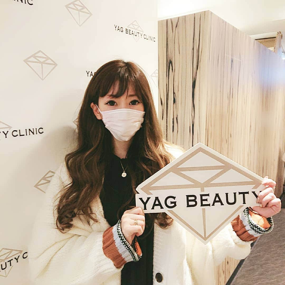 西内みなみさんのインスタグラム写真 - (西内みなみInstagram)「昨日 @yagbeauty_official で、 レーザートーニングとプラズマシャワー 施術して貰って、 お肌が生き返りました〜👏🏻💘 . 続けることに意味があるから、 これから通います〜🧚💋 渋谷院 YAG BEAUTY CLINIC ☏0120915959 だよん︎☺︎❤︎ . 新しい年号 #令和 5月からSTARTだね🤭🤭🤭 #YAGBEAUTY #レーザートーニング #プラズマシャワー #RRRマスクパック #エステサロン #エステ #美容 #フェイシャル #美肌 #beauty #아름다움 #すっぴん #みなみコーデ」4月1日 11時59分 - miiiiiiu3u6