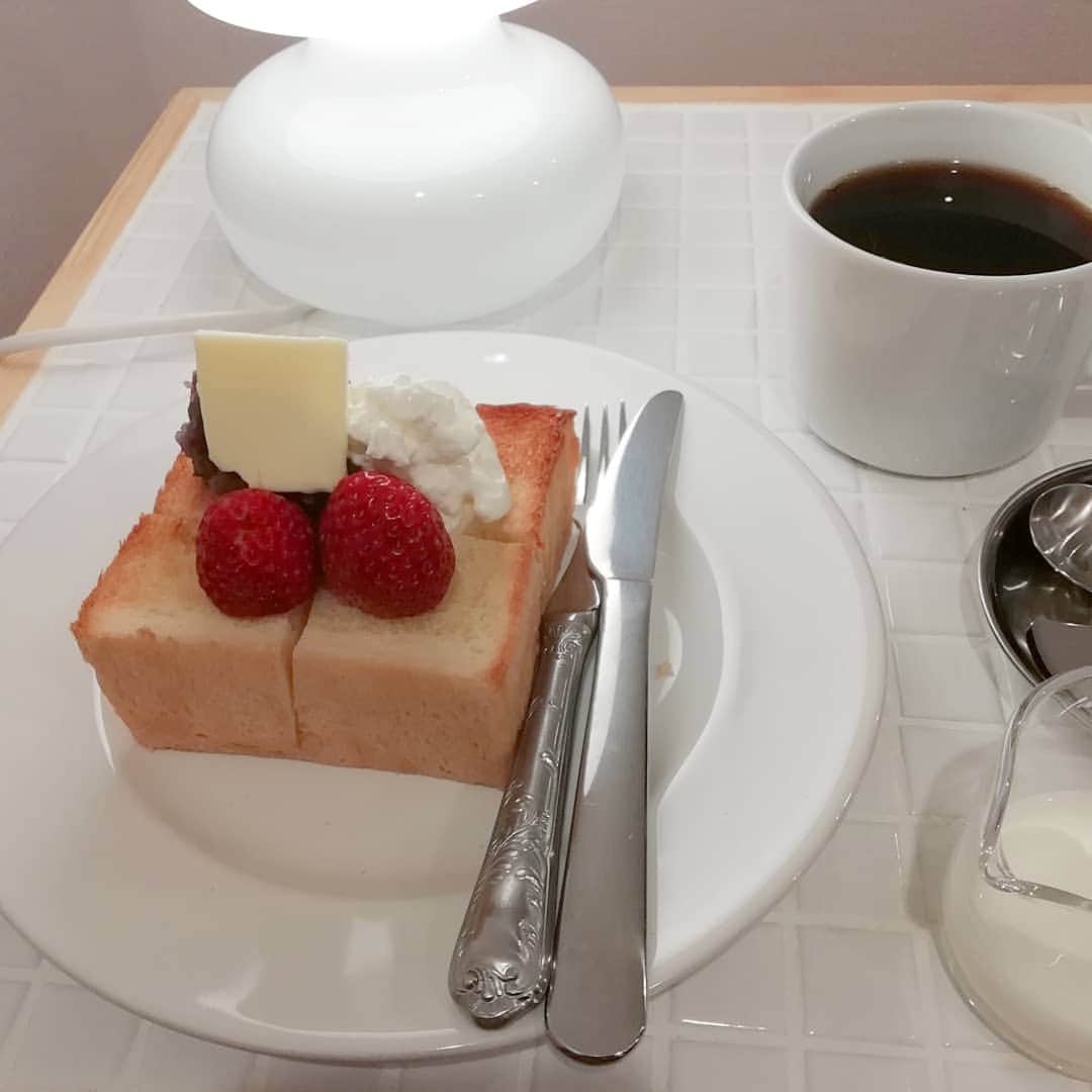 amigo.amigo.5205622さんのインスタグラム写真 - (amigo.amigo.5205622Instagram)「. ★#カフェ好き ★. . OPENしたばかりの 十条にある #キッサフムフム @humuhumusan. . 店内狭いので子連れでは入れるか 不安だったけどお店の店員さんが 優しい方で入れました♡ 一人でゆっくり行きたいカフェだなー😁. . . #十条#十条ランチ #十条グルメ#十条カフェ #いちご#いちご好き #トースト#トースト部  #いちごスイーツ  #Strawberry#苺 #苺スイーツ #カフェ #カフェ好きな人と繋がりたい  #おやつ #おやつの時間  #おやつ部 #カフェ部  #cafe#cafelife #café  #Coffee#coffeetime  #tokyocafe #instafood  #instacafe #instaphoto」4月1日 12時07分 - amigo.amigo.5205622
