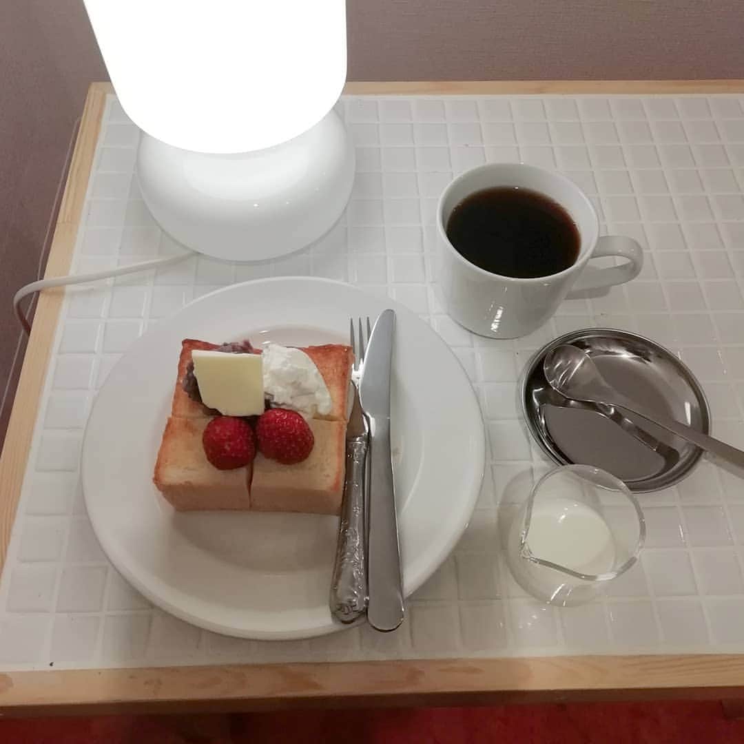 amigo.amigo.5205622さんのインスタグラム写真 - (amigo.amigo.5205622Instagram)「. ★#カフェ好き ★. . OPENしたばかりの 十条にある #キッサフムフム @humuhumusan. . 店内狭いので子連れでは入れるか 不安だったけどお店の店員さんが 優しい方で入れました♡ 一人でゆっくり行きたいカフェだなー😁. . . #十条#十条ランチ #十条グルメ#十条カフェ #いちご#いちご好き #トースト#トースト部  #いちごスイーツ  #Strawberry#苺 #苺スイーツ #カフェ #カフェ好きな人と繋がりたい  #おやつ #おやつの時間  #おやつ部 #カフェ部  #cafe#cafelife #café  #Coffee#coffeetime  #tokyocafe #instafood  #instacafe #instaphoto」4月1日 12時07分 - amigo.amigo.5205622