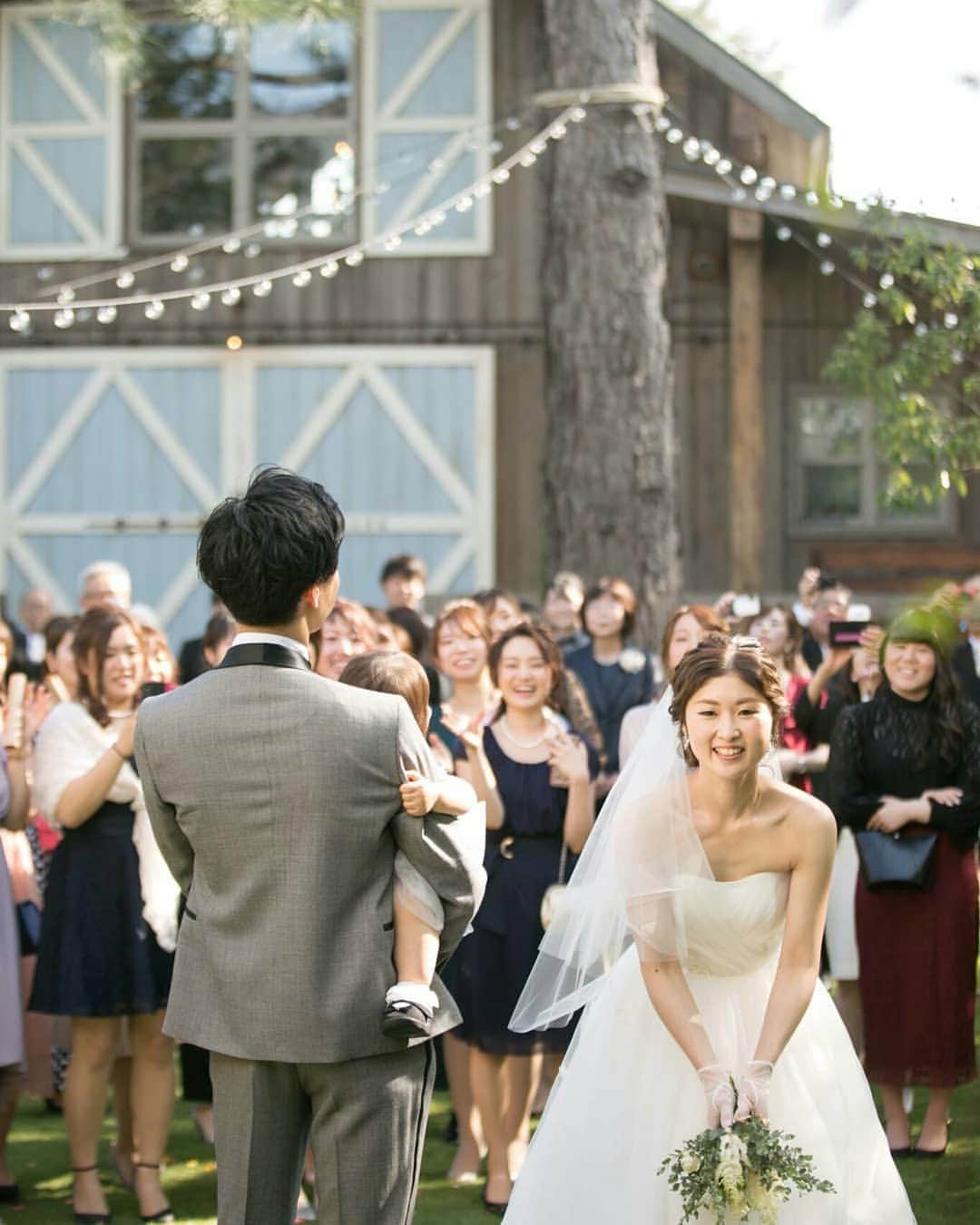 BARN&FOREST148さんのインスタグラム写真 - (BARN&FOREST148Instagram)「. 次の幸せは誰の手に ブーケトスで花嫁さんの幸せをお裾分け❁⃘*.ﾟ . . . おとずれる人が幸せで笑顔になれる場所がある @barn_and_forest148  HPもしくはお電話にて お気軽にお問い合わせください♬*゜ . #barnandforest148 #148cafe #barn #148花嫁 #バーンアンドフォレスト #バーンアンドフォレスト148 #レストランウェディング #流山 #流山おおたかの森 #千葉花嫁 #結婚式写真 #結婚式場 #結婚式レポ #プレ花嫁 #卒花嫁 #緑のある結婚式場 #ガーデンのある結婚式場 #日本中のプレ花嫁さんと繋がりたい #全国のプレ花嫁さんと繋がりたい  #こだわりのウェディング #自然  #2019春婚 #2019夏婚 #2019秋婚 #ブーケトス」4月1日 12時07分 - barn_and_forest148