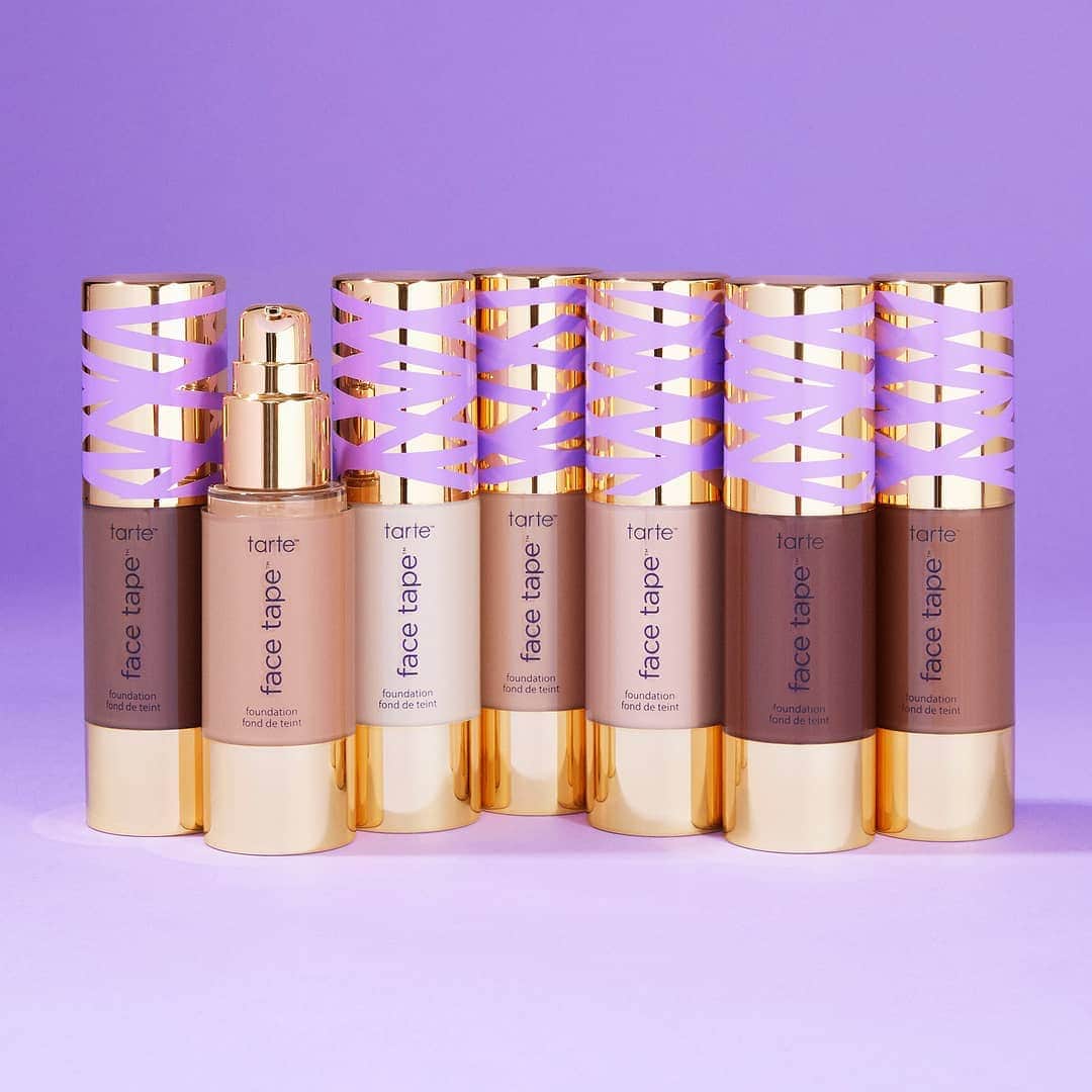Tarte Cosmeticsさんのインスタグラム写真 - (Tarte CosmeticsInstagram)「We've bottled up ALLLL your fave IG #selfie settings into our face tape™ foundation! 🤳 This bb is: ✨longwearing, full coverage with a natural matte finish ✨transfer-proof, waterproof & sweatproof to keep you flawless through work & play ✨formulated with snow mushroom extract, 🍎 fruit extract & hyaluronic acid to hydrate & brighten appearance SHOP now on tarte.com & @ultabeauty in 50 shades! #crueltyfree #shapetapenation #doubledutybeauty #matchmakermagic #veganbeauty」4月1日 12時02分 - tartecosmetics