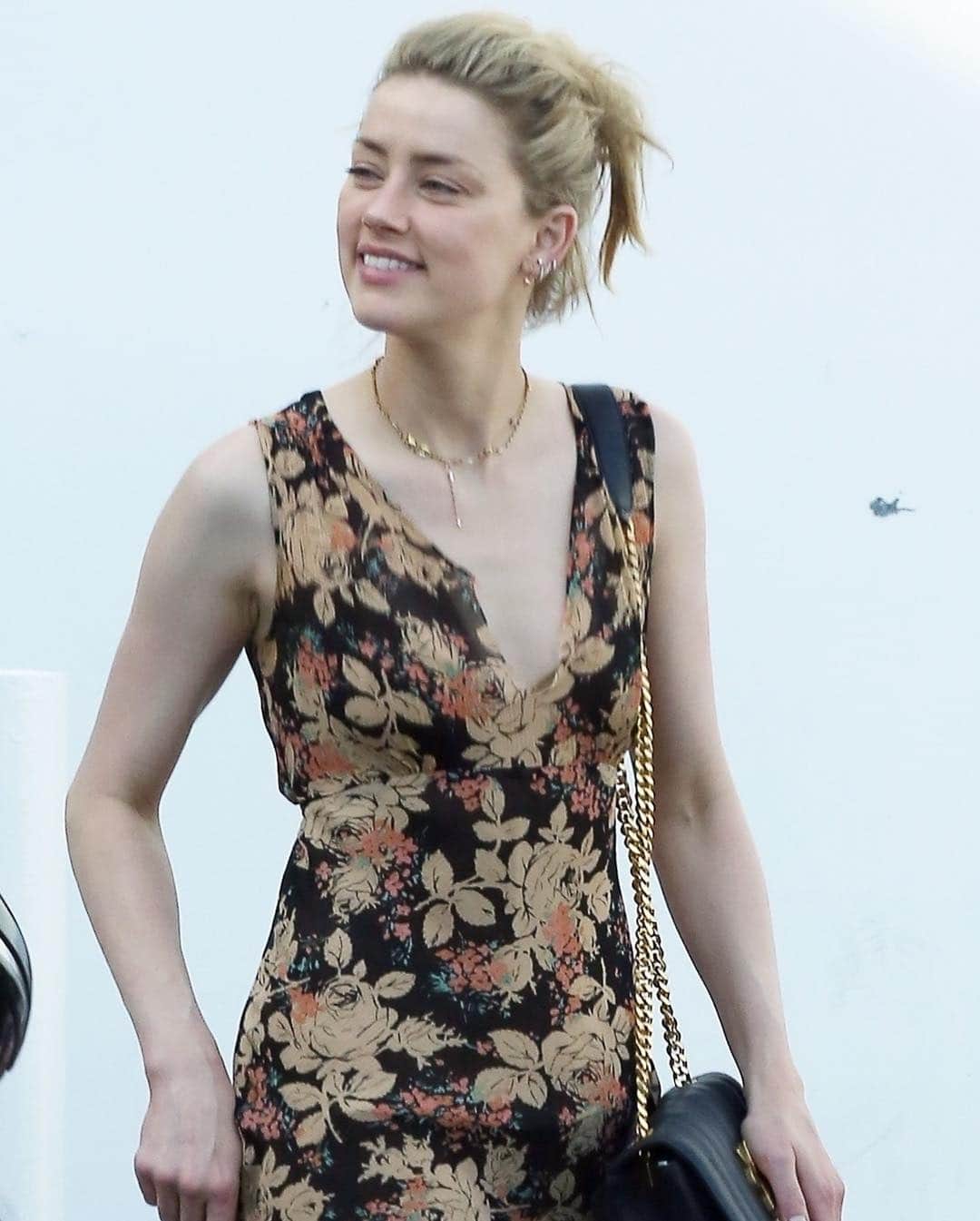 Just Jaredさんのインスタグラム写真 - (Just JaredInstagram)「@amberheard steps out for a movie date with rumored new boyfriend @andy_muschietti! #AmberHeard #AndyMuschietti Photo: Backgrid」4月1日 12時04分 - justjared