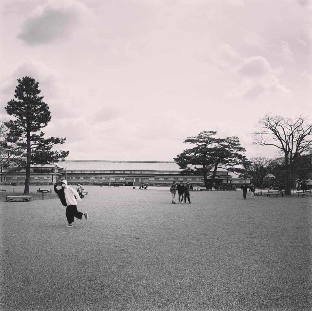 セキはん（コロナナモレモモ）さんのインスタグラム写真 - (セキはん（コロナナモレモモ）Instagram)「ぽにきくんと朝から金沢ランニング🏃‍♂️💨 10km弱走ってきた！ 金沢城周り風情ありすぎて走るの楽しすぎ🥺💕」4月1日 12時05分 - skeihan_ome