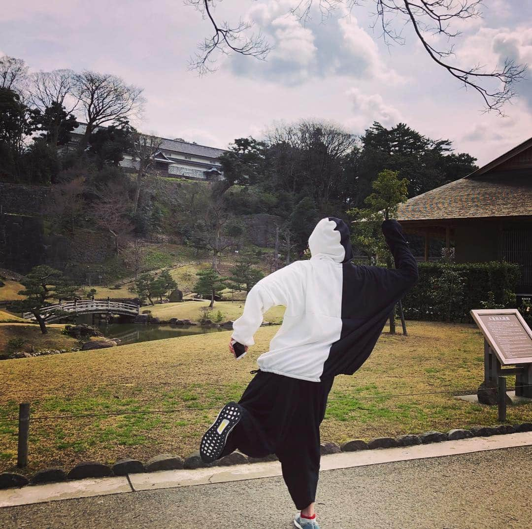 セキはん（コロナナモレモモ）さんのインスタグラム写真 - (セキはん（コロナナモレモモ）Instagram)「ぽにきくんと朝から金沢ランニング🏃‍♂️💨 10km弱走ってきた！ 金沢城周り風情ありすぎて走るの楽しすぎ🥺💕」4月1日 12時05分 - skeihan_ome