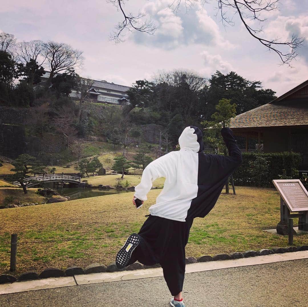 セキはん（コロナナモレモモ）のインスタグラム：「ぽにきくんと朝から金沢ランニング🏃‍♂️💨 10km弱走ってきた！ 金沢城周り風情ありすぎて走るの楽しすぎ🥺💕」