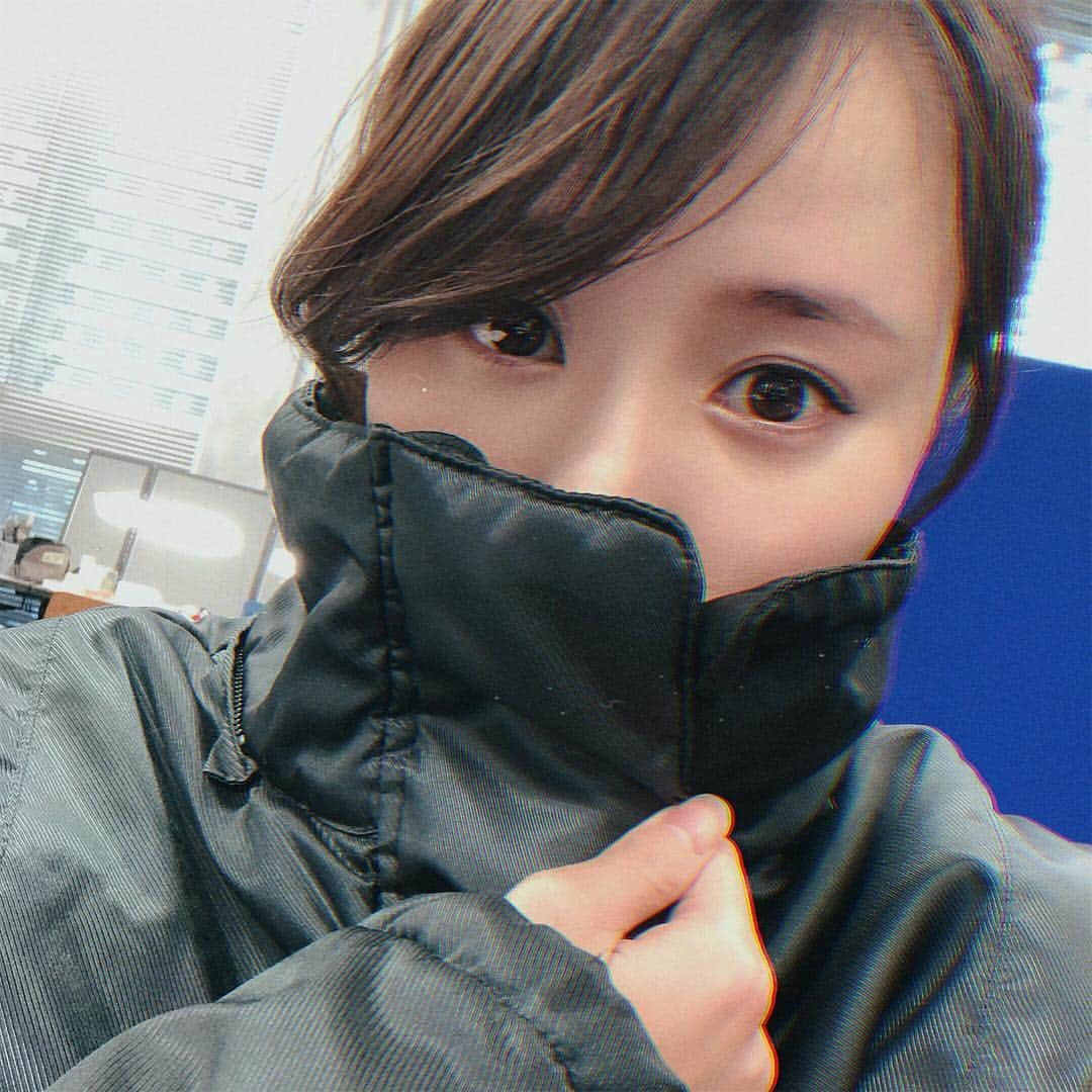 寒川綾奈さんのインスタグラム写真 - (寒川綾奈Instagram)「いつかの撮影の時の🤳 雨降ってきちゃったねぇ〜☂️」4月1日 12時16分 - sogawaayana