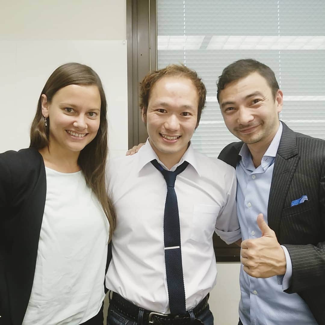 Takahiroのインスタグラム：「ㅤ Cirque du soleil クリエイティブディレクター Jaems (右) と lena (左) さん。 ㅤ Jaems さんは実質的にCirque du soleil を動かしている上層部の方。Lena さんはシルクの傍らドイツでショーとパーティーを融合させた"Palazzo"のプロデューサーでもある。 ㅤ お二方とお仕事を一緒にして私の価値観はガラリと変わったし、彼らと共に時間を過ごす中でシルクドゥソレイユをも動かす "もっと裏の大きな存在"を知ることができた。 なぜシルクドゥソレイユがここまで有名になったのか、ビジネスでシルクがなぜここまで成功できたのか本当の理由も知ることも出来た。 私の知識の箱は完全に壊された事に感謝です。 ㅤ 危機感を感じました、このままではいけない ㅤ このご縁は私の人生を変えた ─ 私は人知れず磨いて突き抜けよう。 ジェームズさんとレナさん 今後もお世話になります。 ㅤ Thank you Jaems-san, Lena-san 😌✨❇️ ㅤ ※投稿掲載の許可済 ㅤ ㅤ#奢らずに精進します ㅤ #cirquedusoleil #produce #director #artist  #シルクドゥソレイユ #プロデューサー  #ディレクター #制作 #監督 #企画 #会議」
