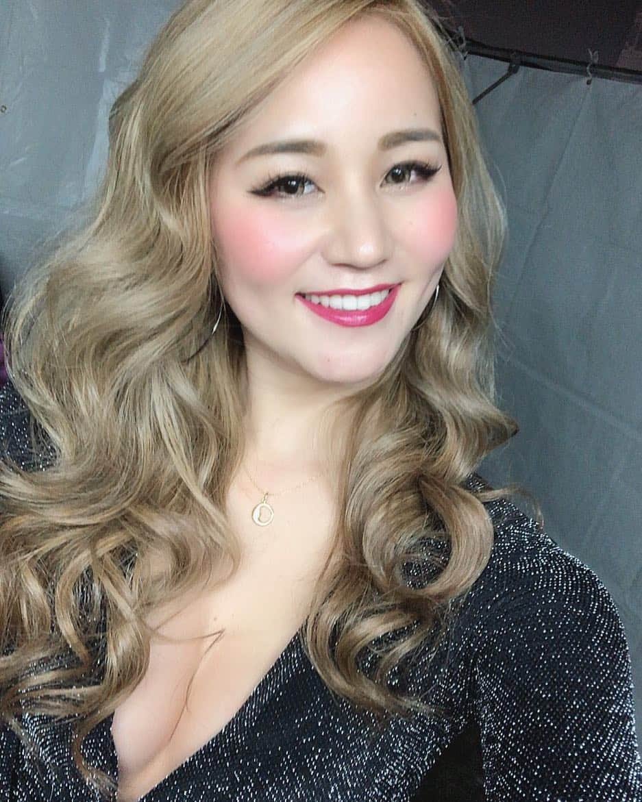 LORYのインスタグラム：「#HelloApril 🌸 新しいスタート☺️💖💖 . #エイプリルフール でもあるけど わかっているのに、のに！ 昨日の夜中日付け変わった後から 騙されまくりです🤣🤣🤣 午前中までで終わりらしいから もうだめよ🙊笑 #looory」