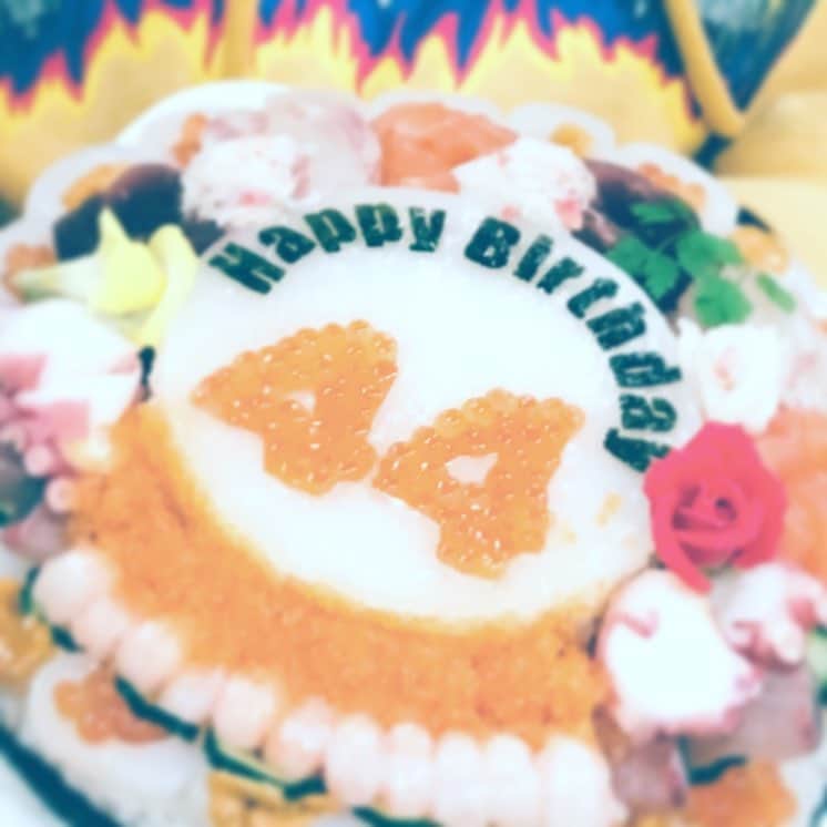中野敬久さんのインスタグラム写真 - (中野敬久Instagram)「卓球部のみんなプラスいろんな人が寿司ケーキで祝ってくれた！#ありがとう #卓球 #寿司 #寿司ケーキ #中野敬久」4月1日 12時24分 - hirohisanakano