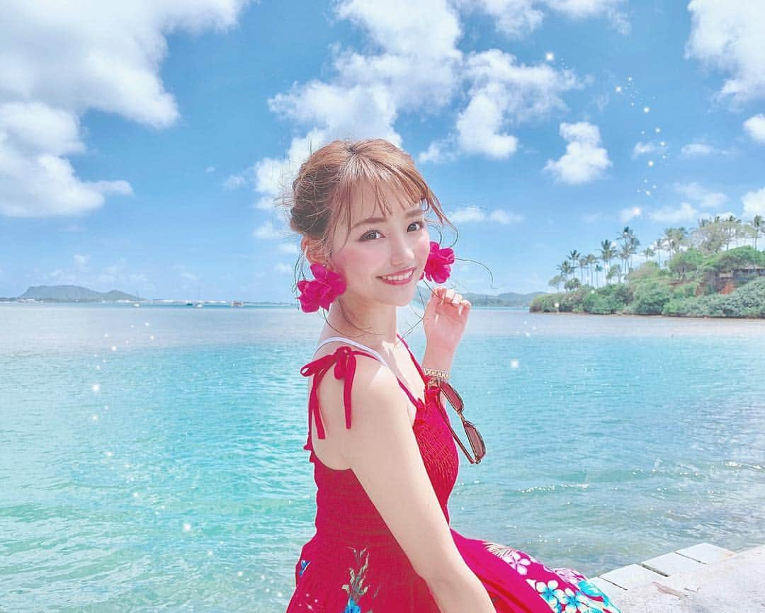 加藤里奈さんのインスタグラム写真 - (加藤里奈Instagram)「. まっさおー！ . #ootd #instafood #instalike #coordinate #instafashion #instagood #instalike #hawaii #hawaiilife #hawaiifood #travel #trip #hilton #hiltonhawaiianvillage #northshore #haleiwa #ハレイワ #ハワイ好き #ハワイアン #オアフ島 #ハワイ観光 #オアフ島観光 #オープンカー #ワイキキ  #ホノルル #ヒルトン #たびじょ #女子旅 #旅行コーデ #南国」4月1日 12時24分 - katoco0326