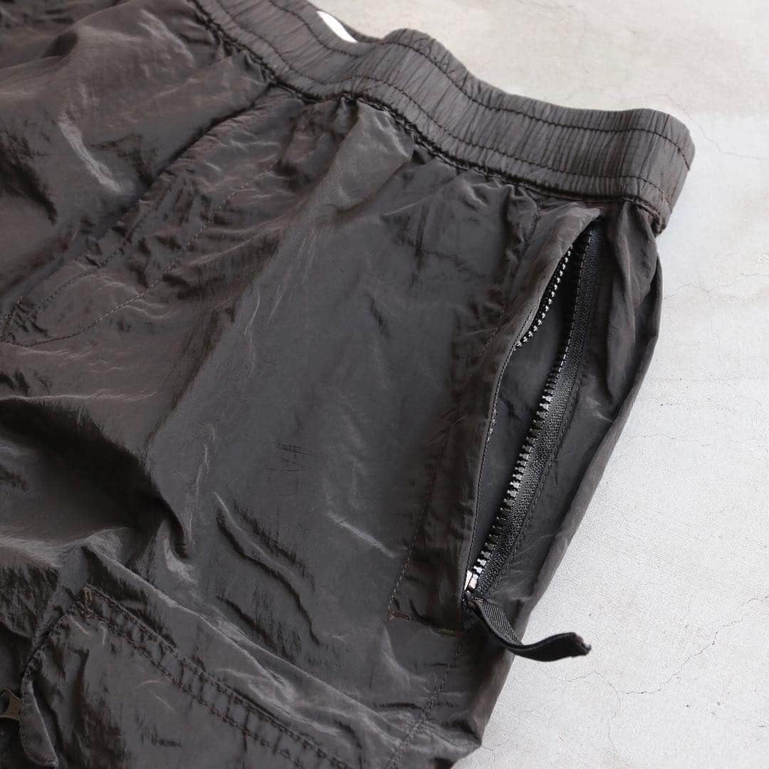 wonder_mountain_irieさんのインスタグラム写真 - (wonder_mountain_irieInstagram)「_ STONE ISLAND / ストーンアイランド "NYLON METAL RIPSTOP PANTS 30617" ￥50,760- _ 〈online store / @digital_mountain〉 http://www.digital-mountain.net/shopdetail/000000009440/ _ 【オンラインストア#DigitalMountain へのご注文】 *24時間受付 *15時までのご注文で即日発送 *1万円以上ご購入で送料無料 tel：084-973-8204 _ We can send your order overseas. Accepted payment method is by PayPal or credit card only. (AMEX is not accepted)  Ordering procedure details can be found here. >>http://www.digital-mountain.net/html/page56.html _ 本店：#WonderMountain  blog>> http://wm.digital-mountain.info/blog/20190401/ _ #STONEISLAND #ストーンアイランド _ 〒720-0044  広島県福山市笠岡町4-18 JR 「#福山駅」より徒歩10分 (12:00 - 19:00 水曜定休) #ワンダーマウンテン #japan #hiroshima #福山 #福山市 #尾道 #倉敷 #鞆の浦 近く _ 系列店：@hacbywondermountain _」4月1日 12時16分 - wonder_mountain_